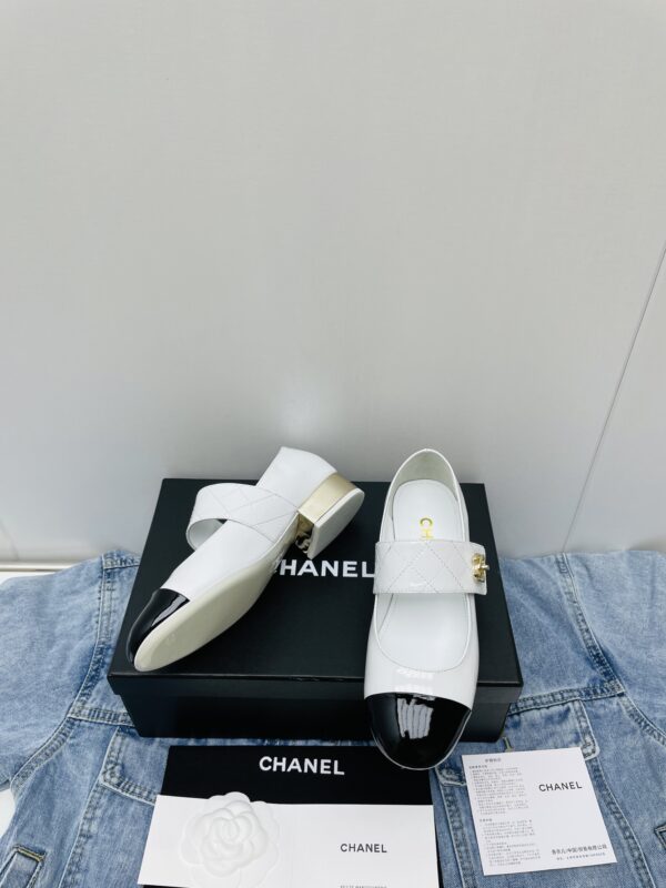 CHANEL Marie Jean shoes - Image 4