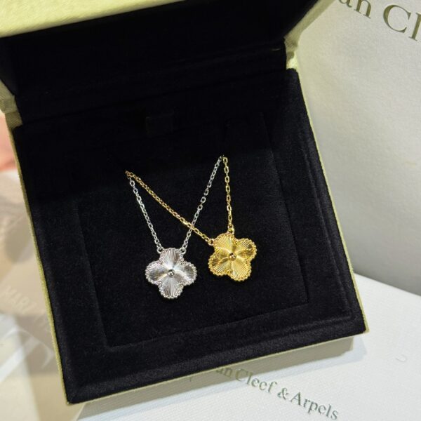 Van Cleef &Arpels ring