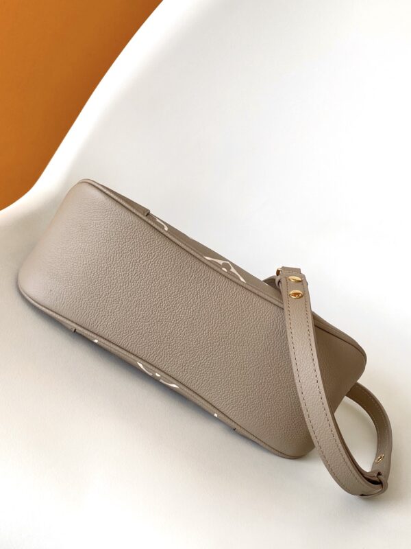 LV handbag - Image 3