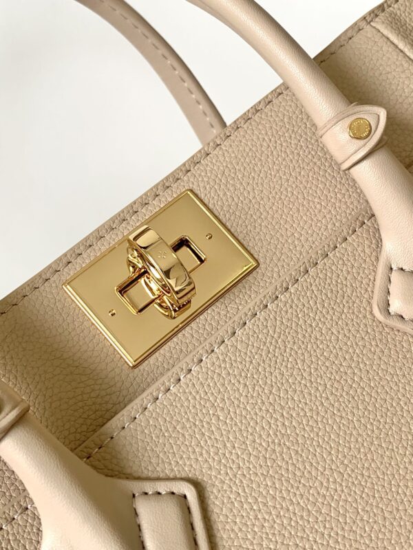 LV On My Side - Image 4