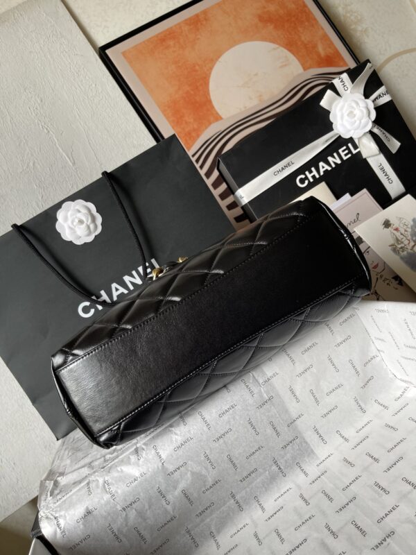 CHANEL hobo bag - Image 4