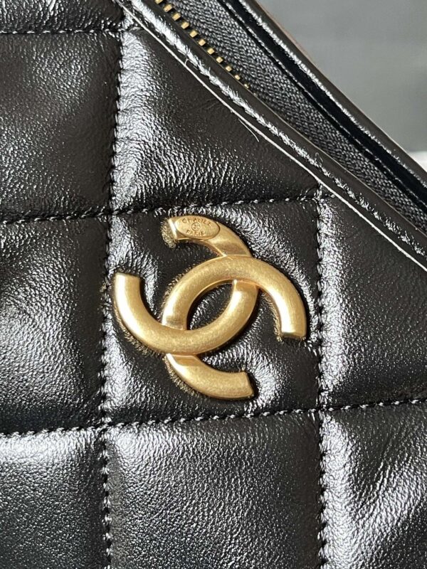 CHANEL hobo bag - Image 5