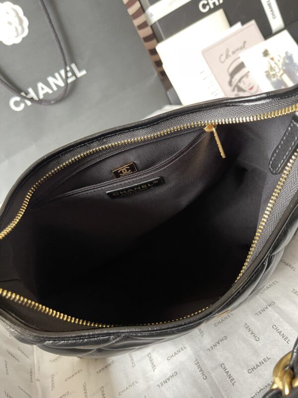 CHANEL hobo bag - Image 7