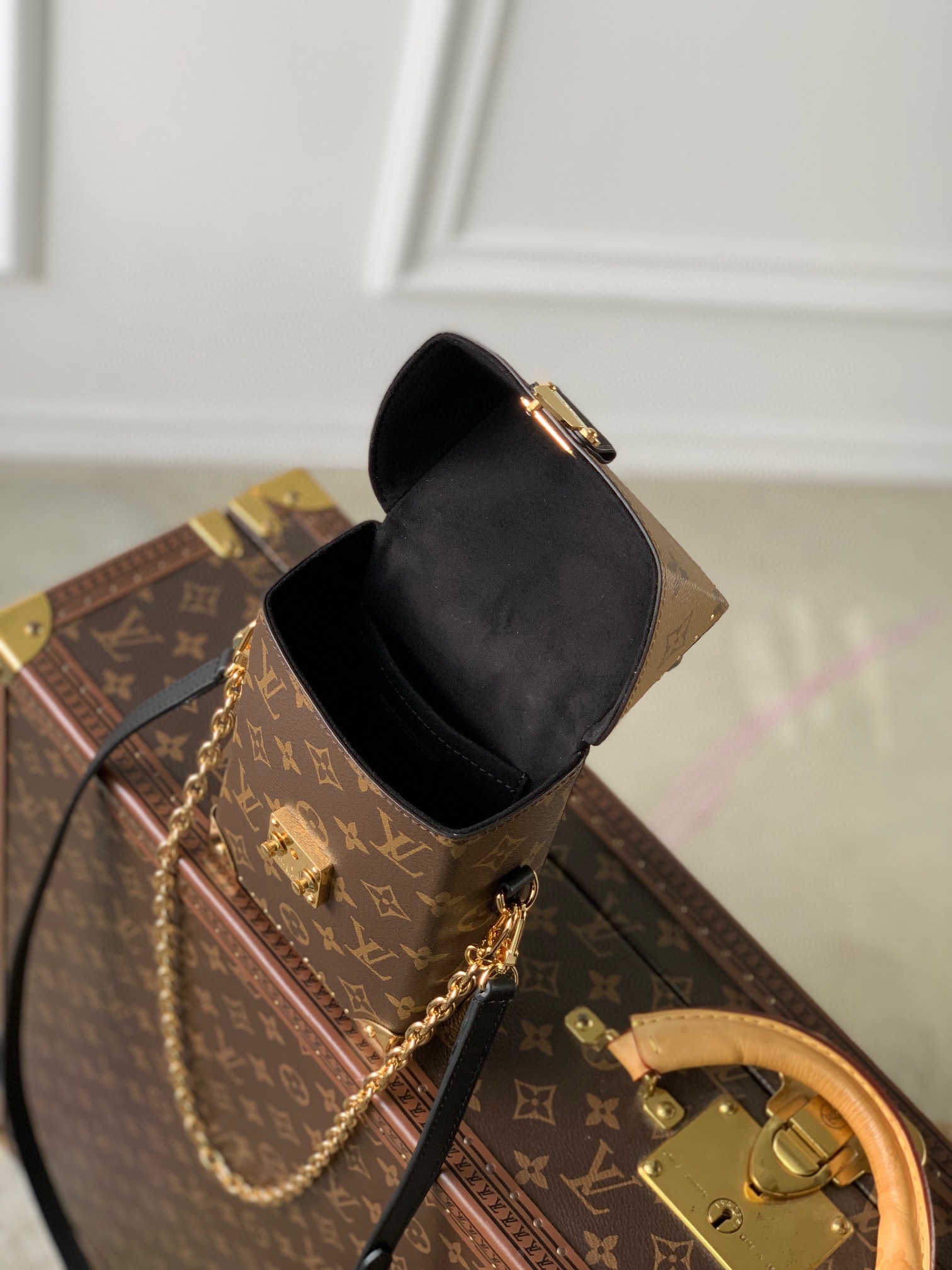 LV Camera Box bag - Image 8