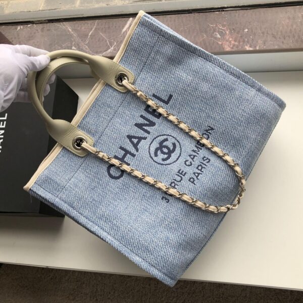CHANEL Classic Handbag - Image 2