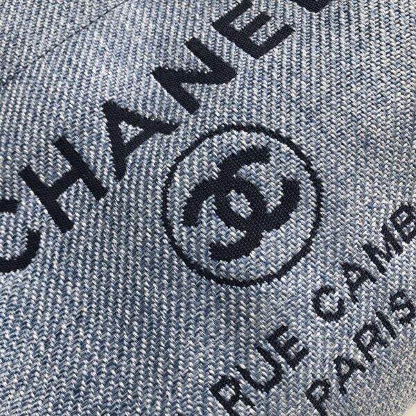 CHANEL Classic Handbag - Image 4