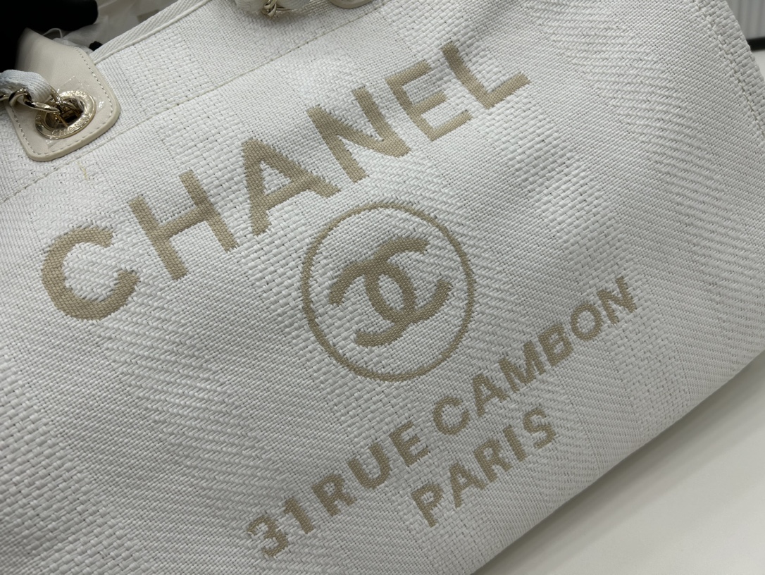 CHANEL Classic Handbag - Image 3