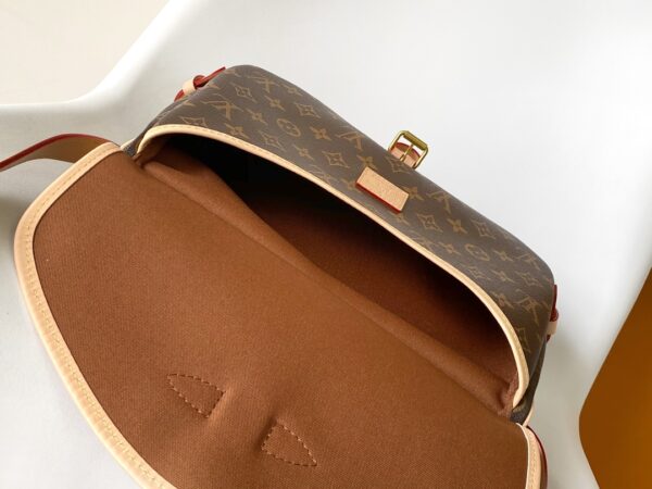 LV SAUMUR handbag - Image 6