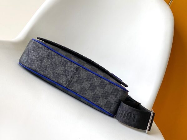 LV District Postman Bag - Image 3
