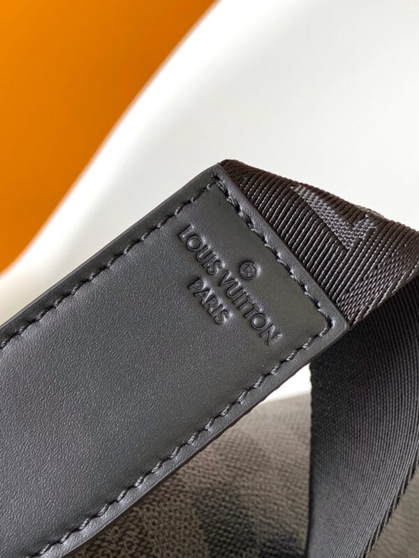 LV District Postman Bag - Image 5