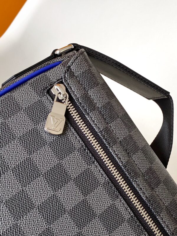 LV District Postman Bag - Image 6