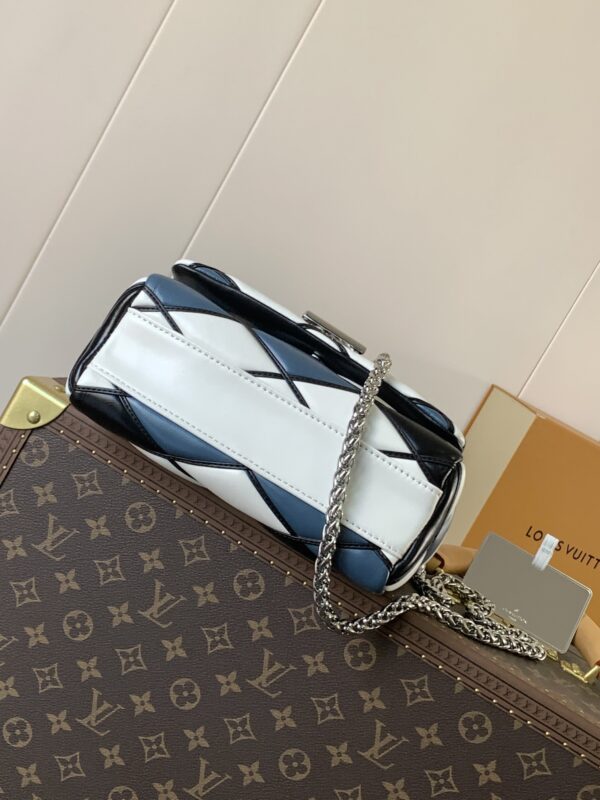 LV GO-14 - Image 3