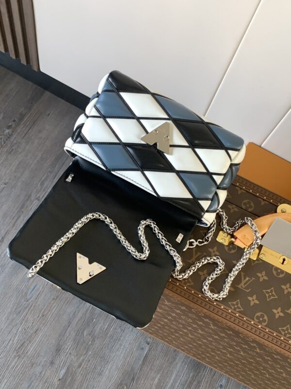 LV GO-14 - Image 6
