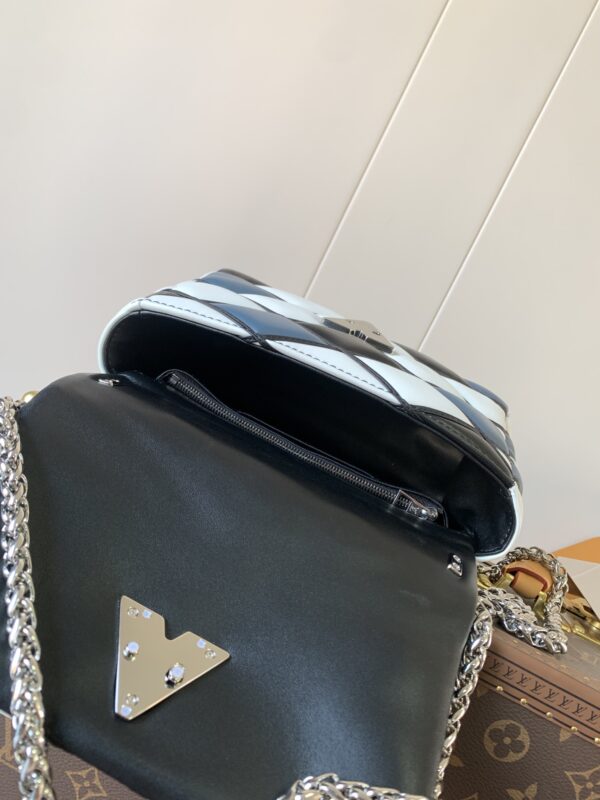 LV GO-14 - Image 7