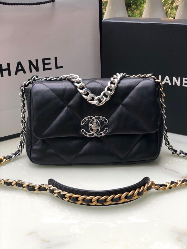 CHANEL internet famous handbag