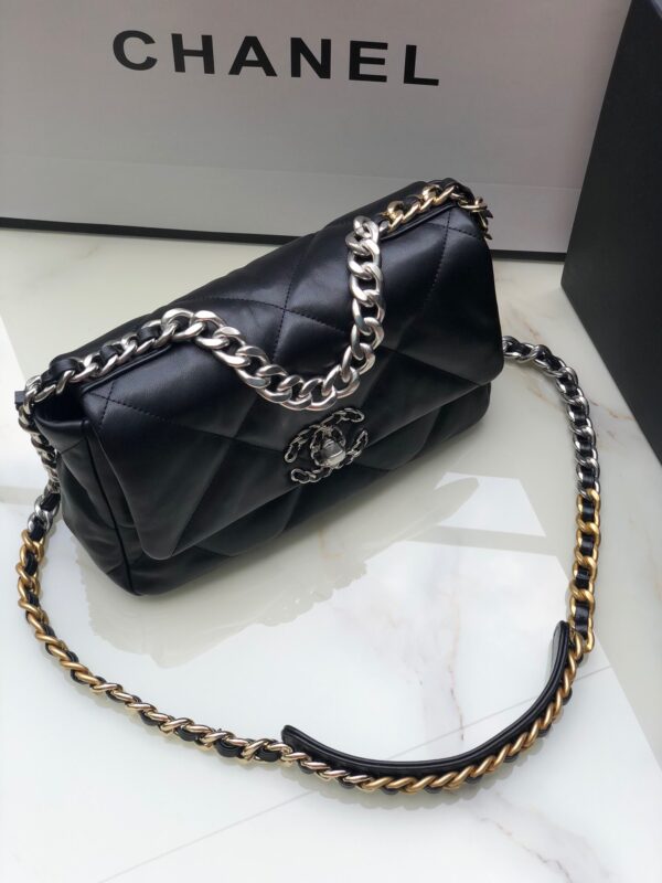 CHANEL internet famous handbag - Image 2