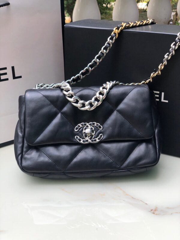 CHANEL internet famous handbag - Image 4