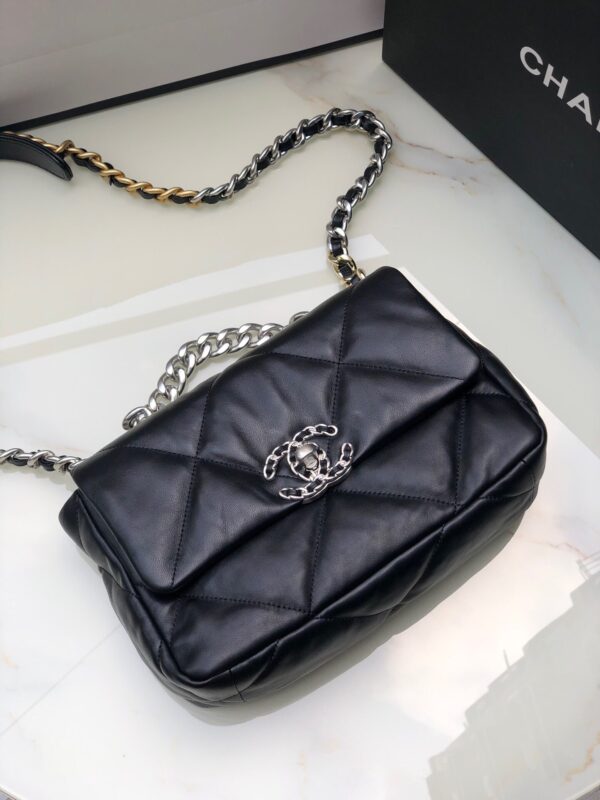 CHANEL internet famous handbag - Image 5