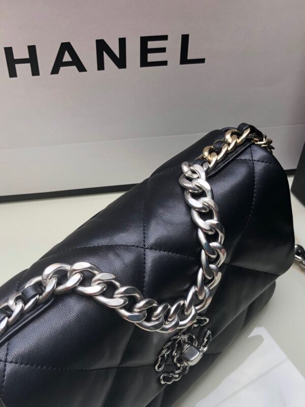 CHANEL internet famous handbag - Image 6