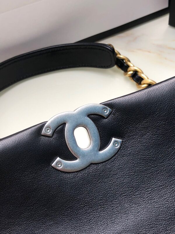 CHANEL internet famous handbag - Image 7
