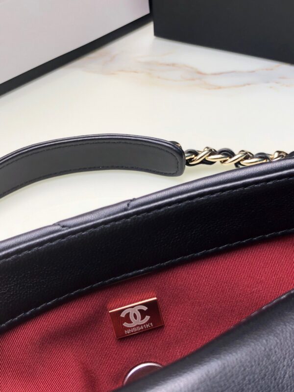 CHANEL internet famous handbag - Image 8