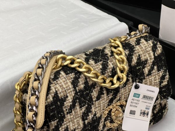 CHANEL plush handbag series - Image 3