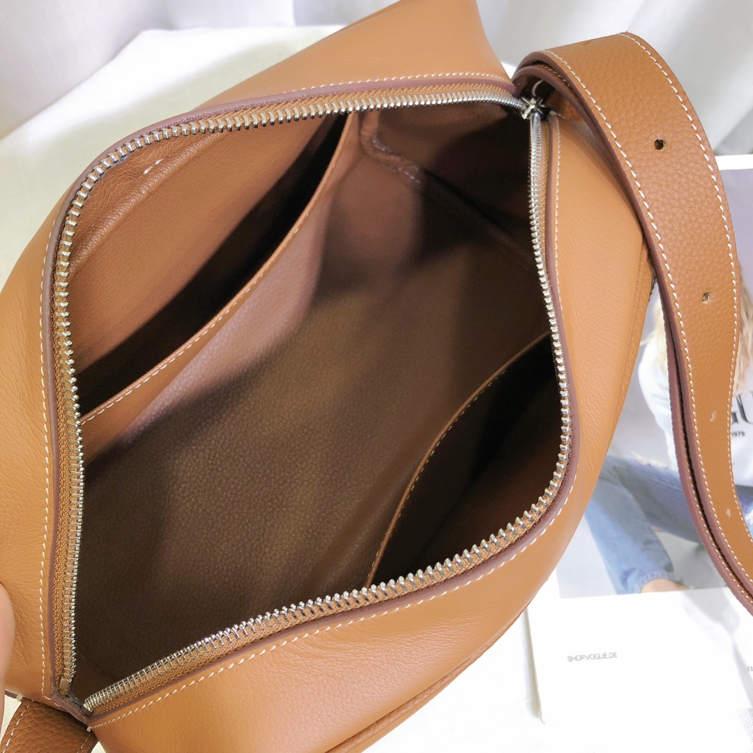 Hermes Nouveau on Body bag - Image 4