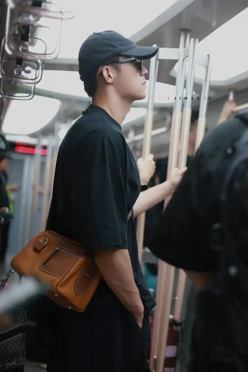 Hermes Nouveau on Body bag - Image 5