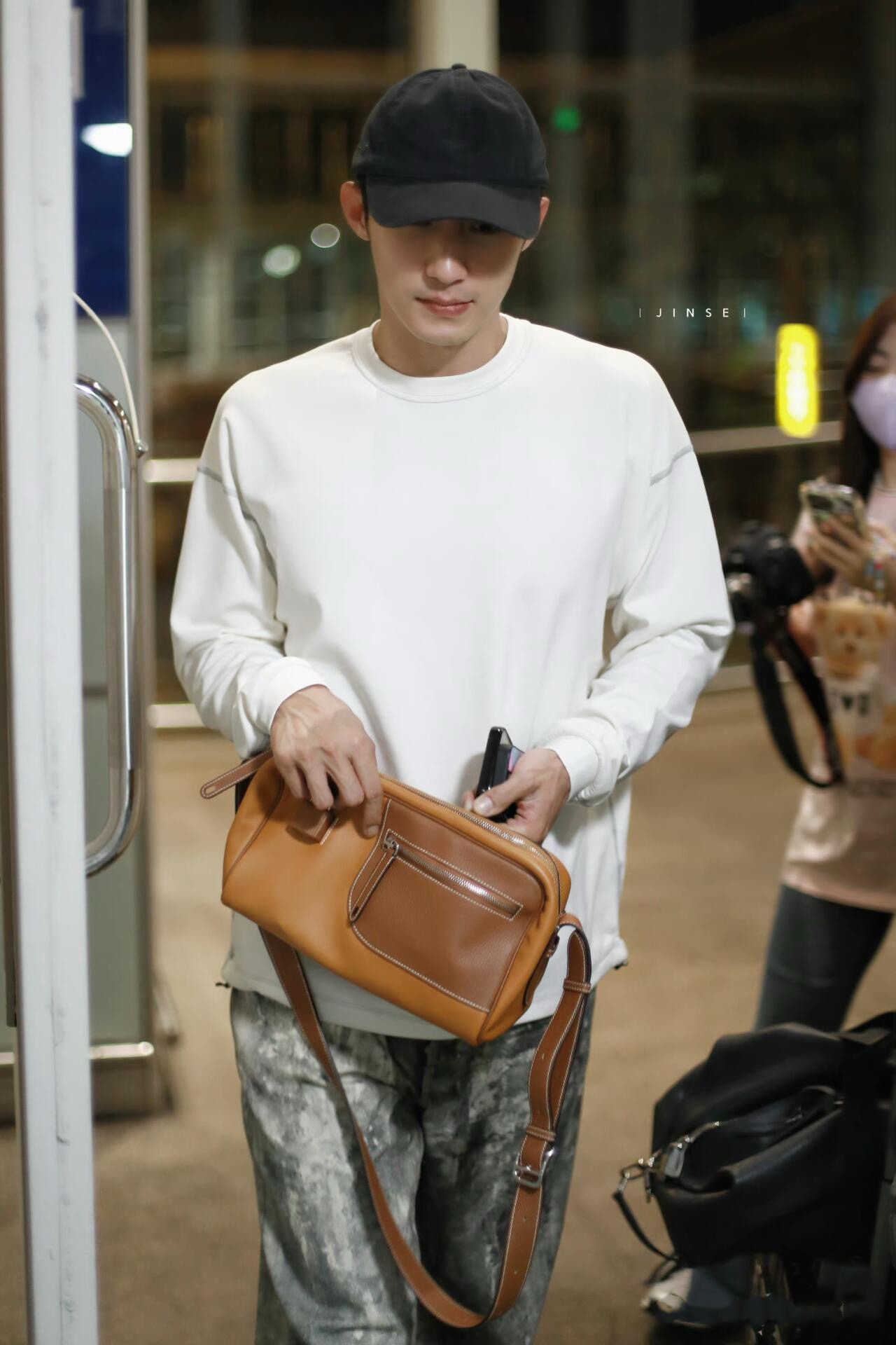 Hermes Nouveau on Body bag - Image 7