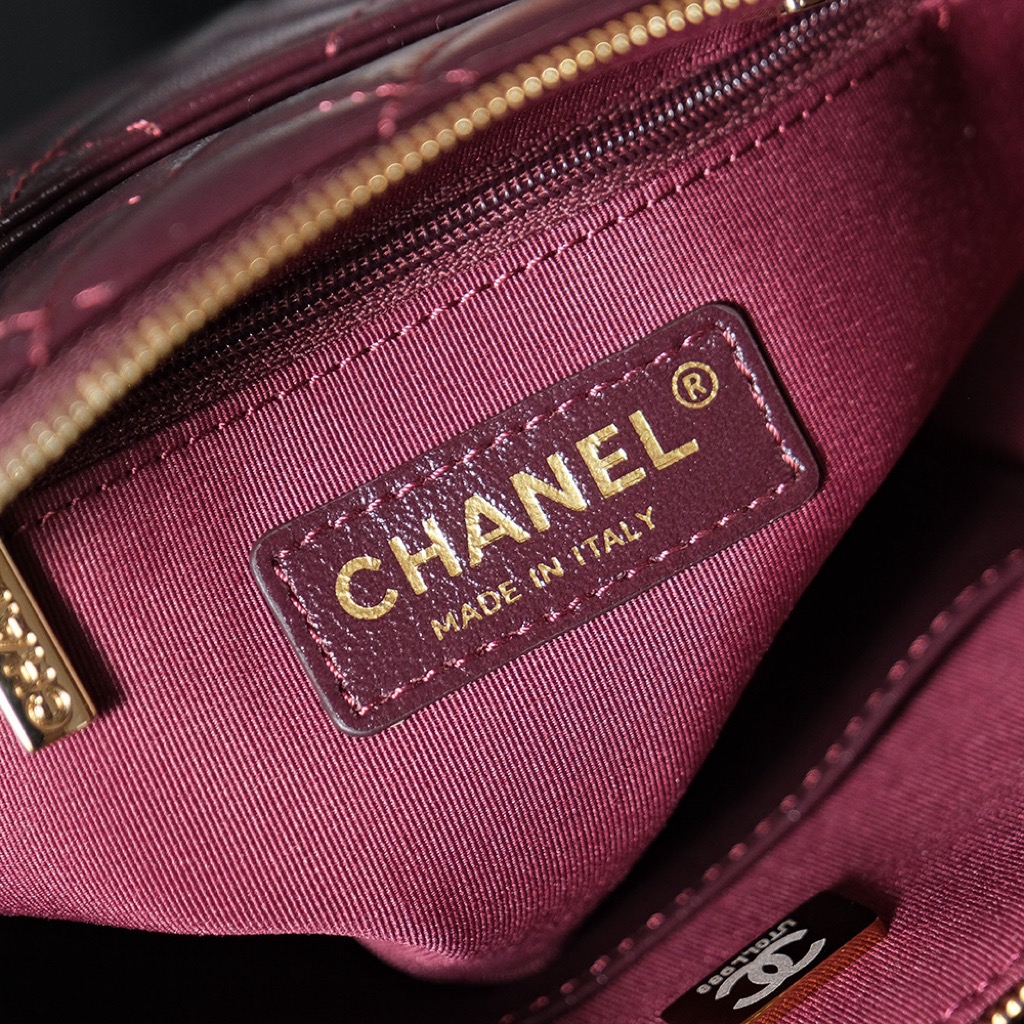 Chanel's new shell bag - Image 7