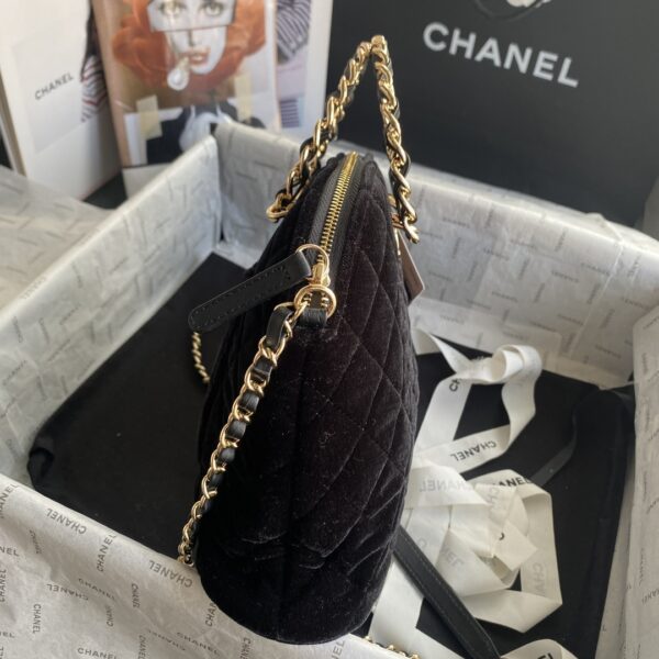 Chanel Large Lamb Wool Shell Bag - Image 4