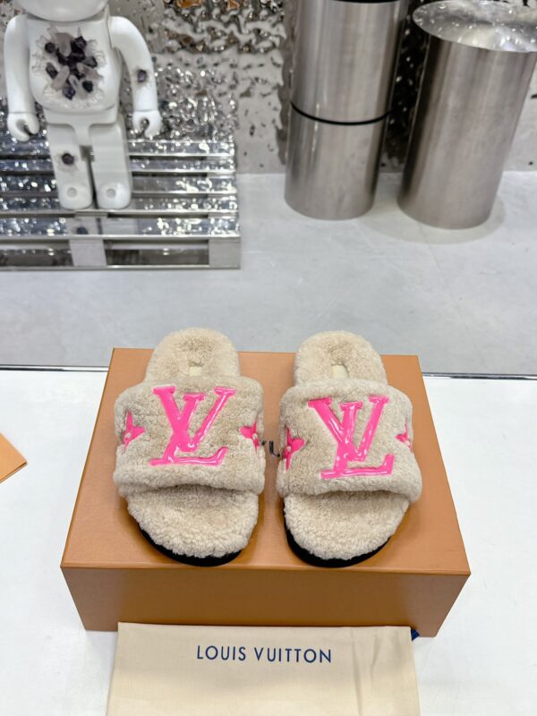 LV Paseo Comfort flat sandals