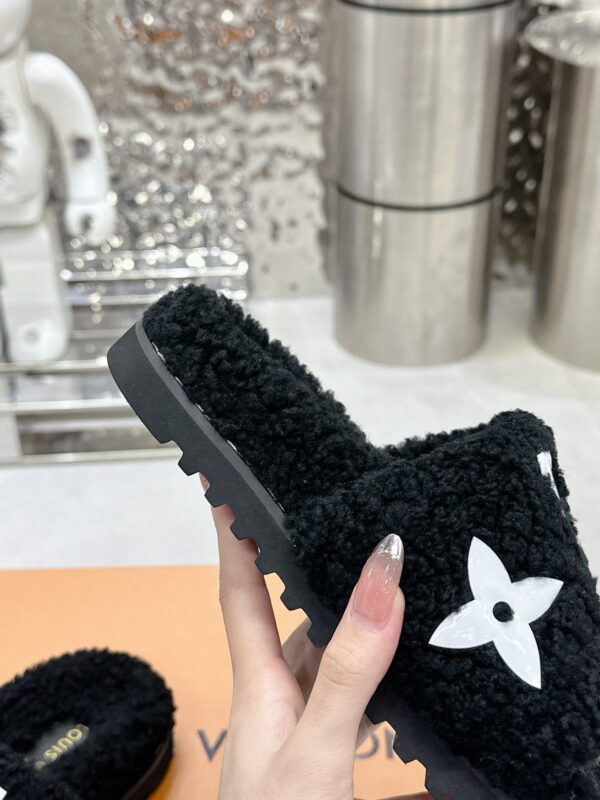LV Paseo Comfort flat sandals - Image 6