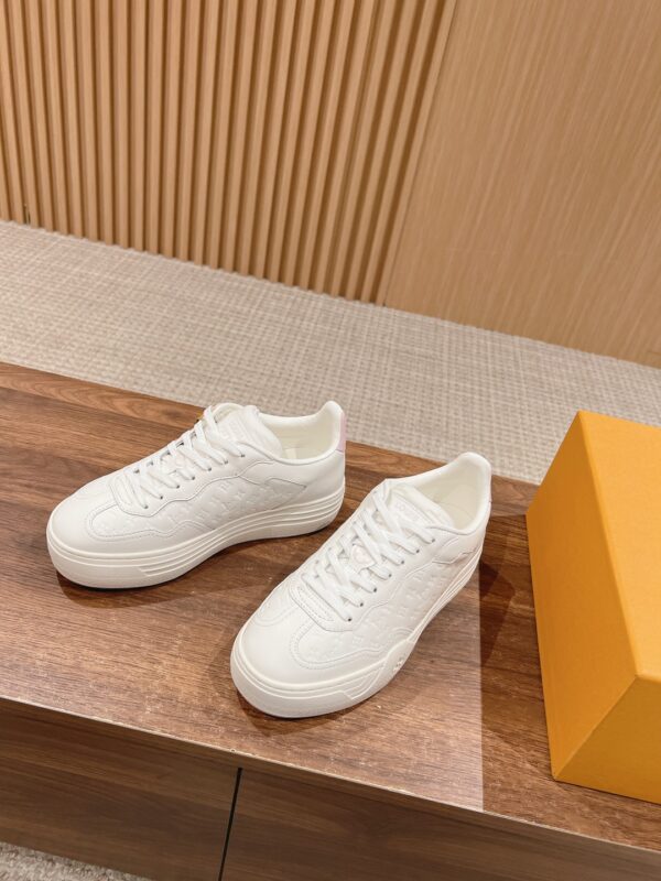 LV Discovery shoe