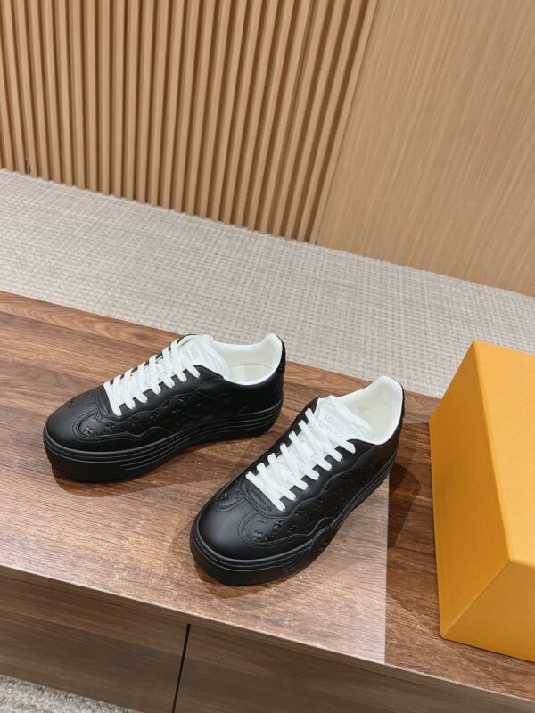 LV Discovery shoe