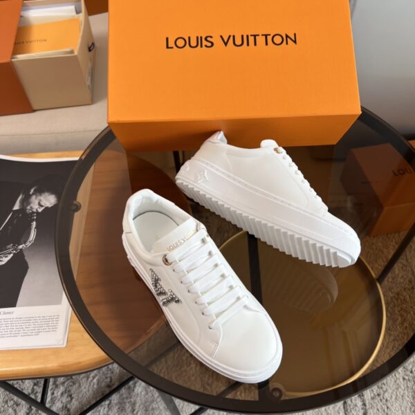 LV Cute Little White Shoes - Image 4