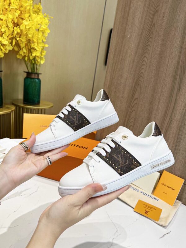 LV Fashion Versatile Board Shoes - Image 4