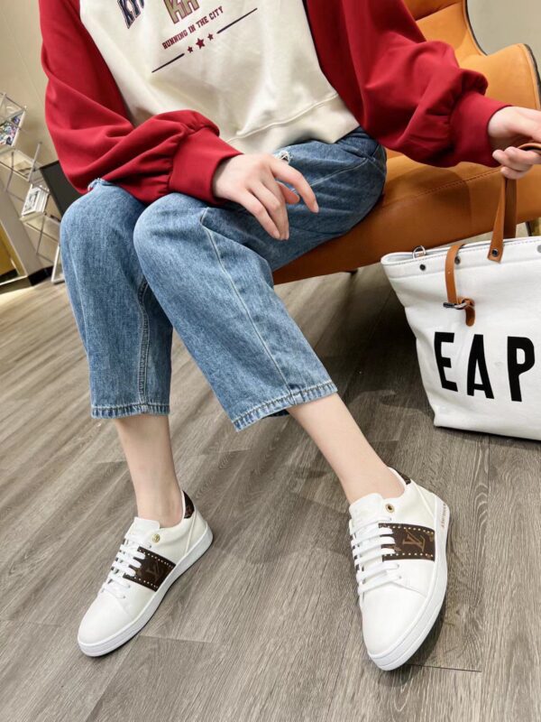 LV Fashion Versatile Board Shoes - Image 5