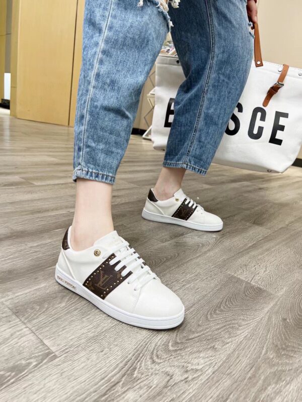 LV Fashion Versatile Board Shoes - Image 7