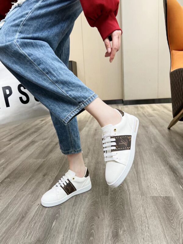 LV Fashion Versatile Board Shoes - Image 8