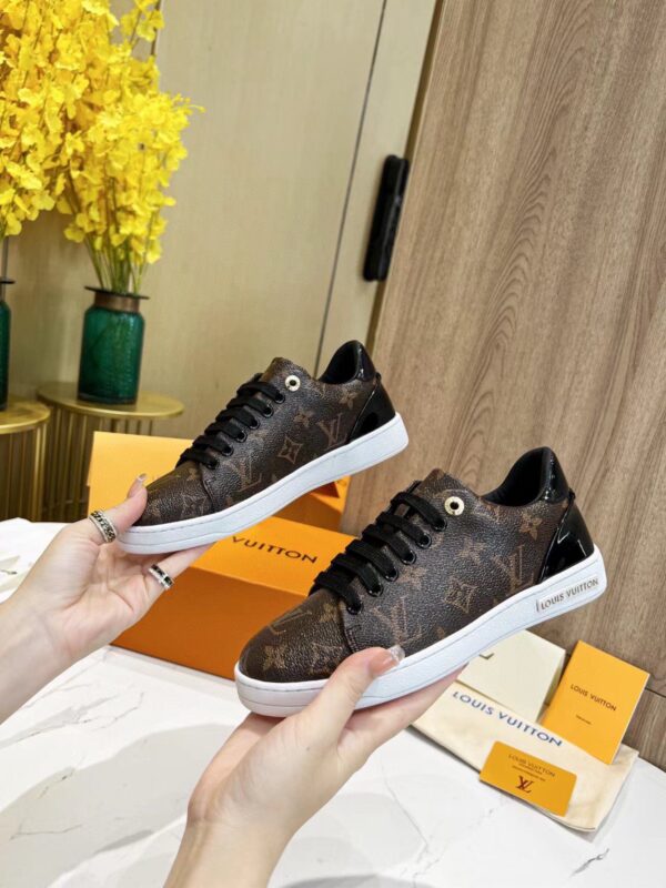 LV Fashion Versatile Board Shoes - Image 3