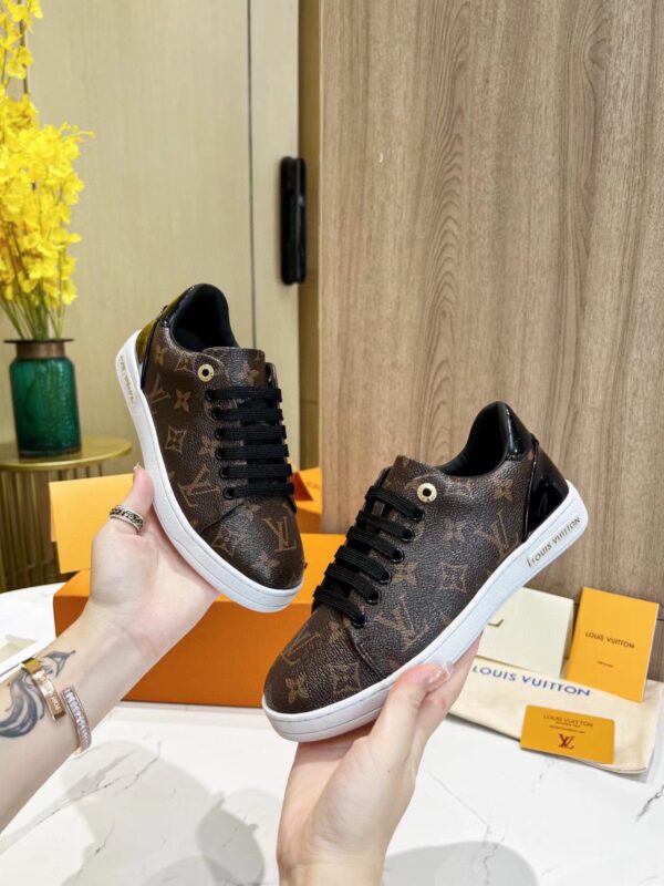 LV Fashion Versatile Board Shoes - Image 5
