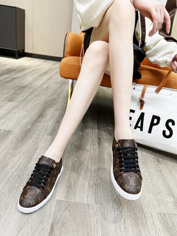 LV Fashion Versatile Board Shoes - Image 7