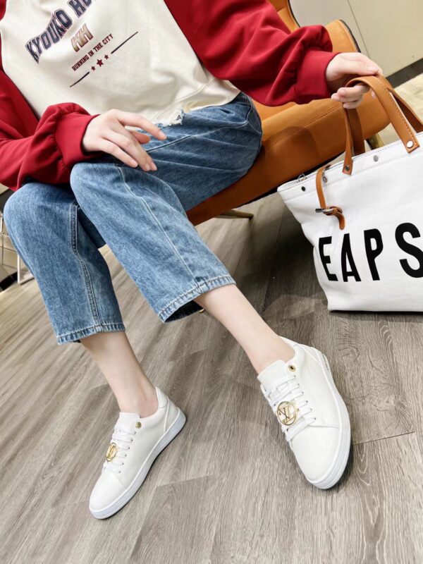 LV Fashion Versatile Board Shoes - Image 6