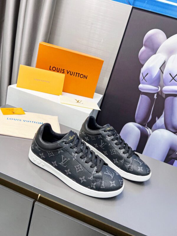 LV Fashion Versatile Board Shoes