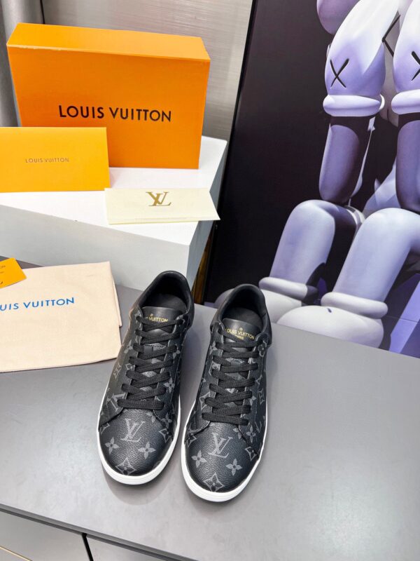 LV Fashion Versatile Board Shoes - Image 2