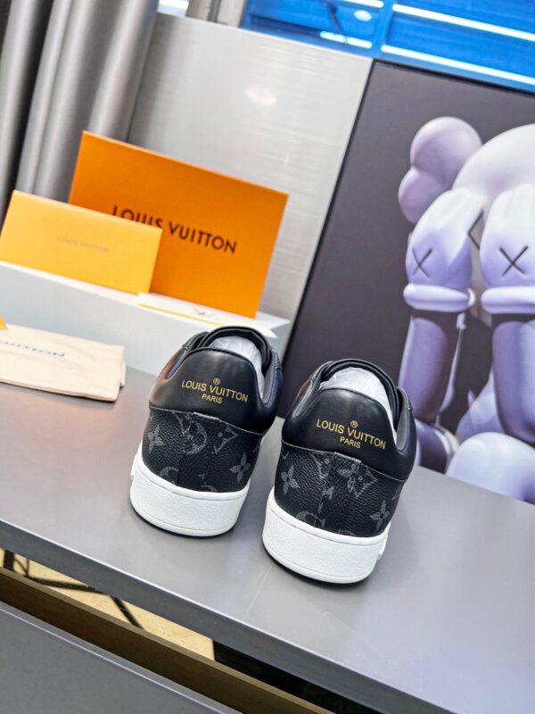 LV Fashion Versatile Board Shoes - Image 4