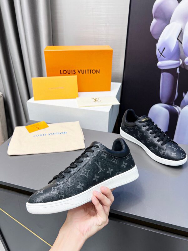 LV Fashion Versatile Board Shoes - Image 5