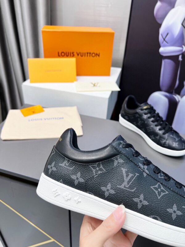 LV Fashion Versatile Board Shoes - Image 7