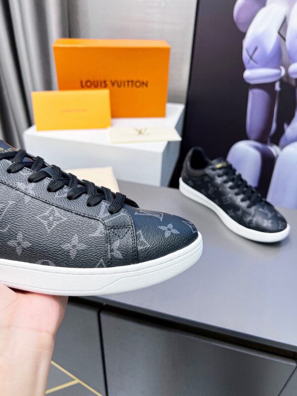 LV Fashion Versatile Board Shoes - Image 8